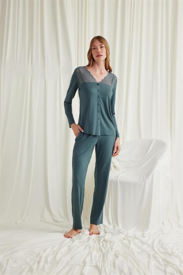 Arias Closet Yakası Omzu ve Paçası Dantelli Boydan Düğmeli Pijama Takımı